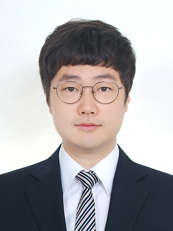 김용현 사진